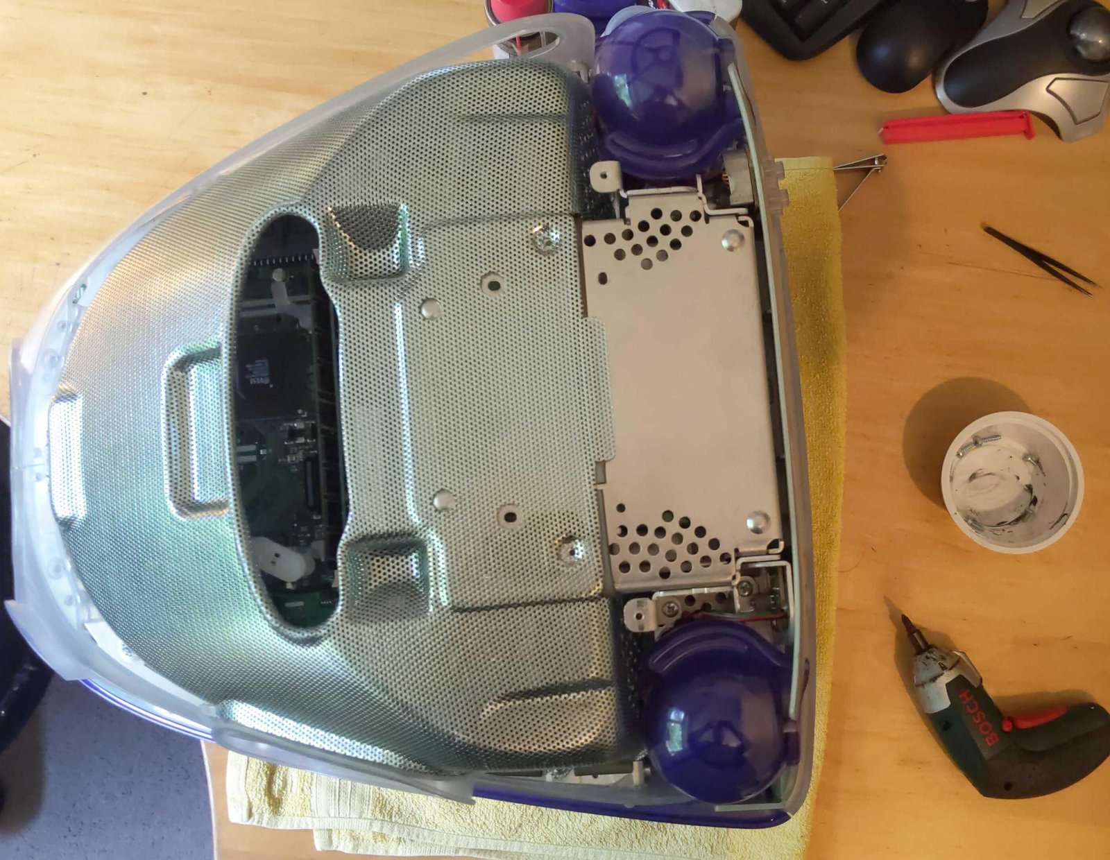 Removing the case screws